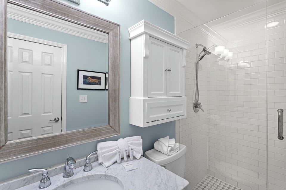 Tivoli 5298 Guest Bathroom