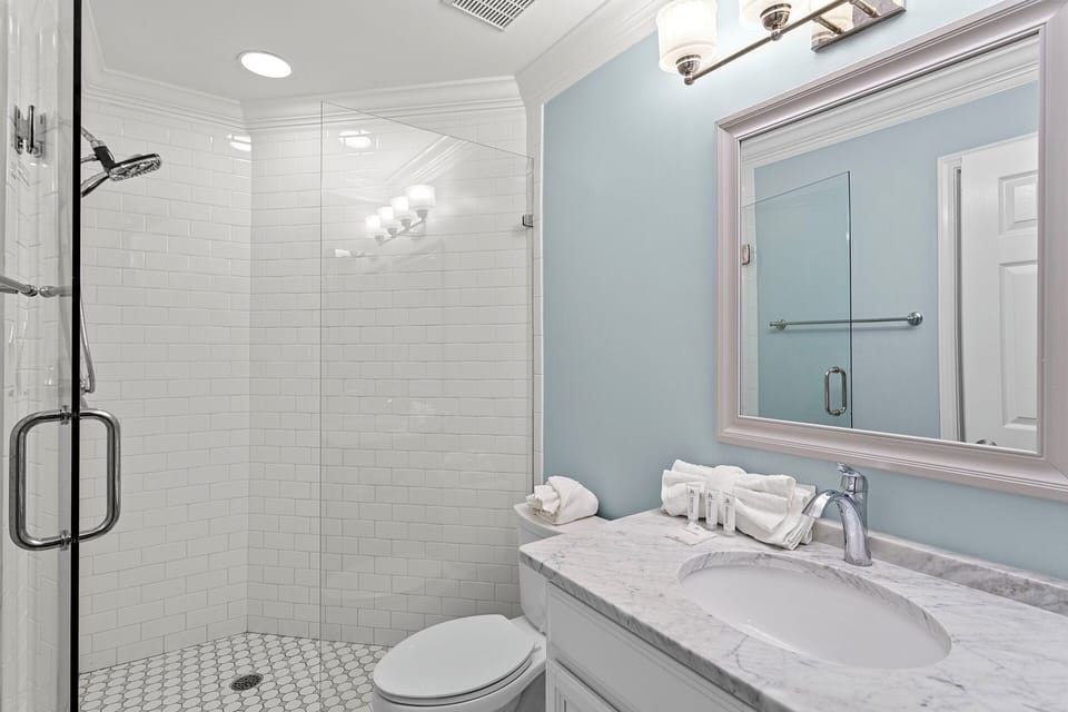 Tivoli 5298 Guest Bathroom 2