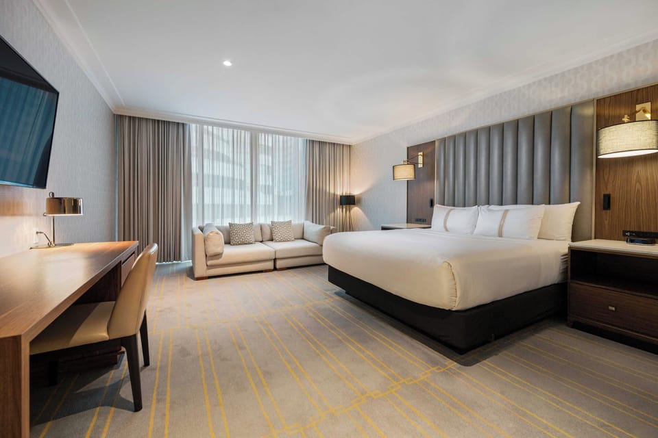Deluxe Room, 1 King Bed | Premium bedding, in-room safe, desk, laptop workspace