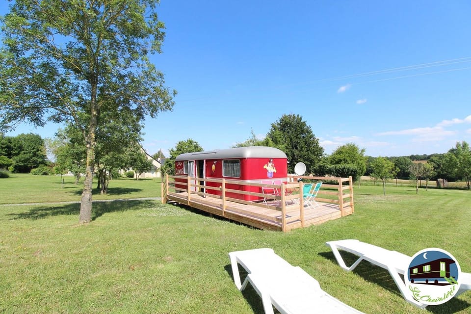 15 Gite la chevalerie 49170 roulotte loge des clowns