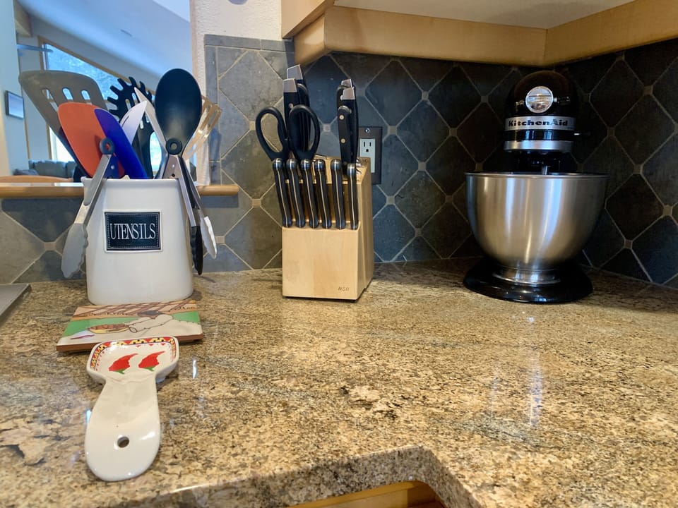 Kitchen Aid Mixer, Knife Set, Cooking Utencils