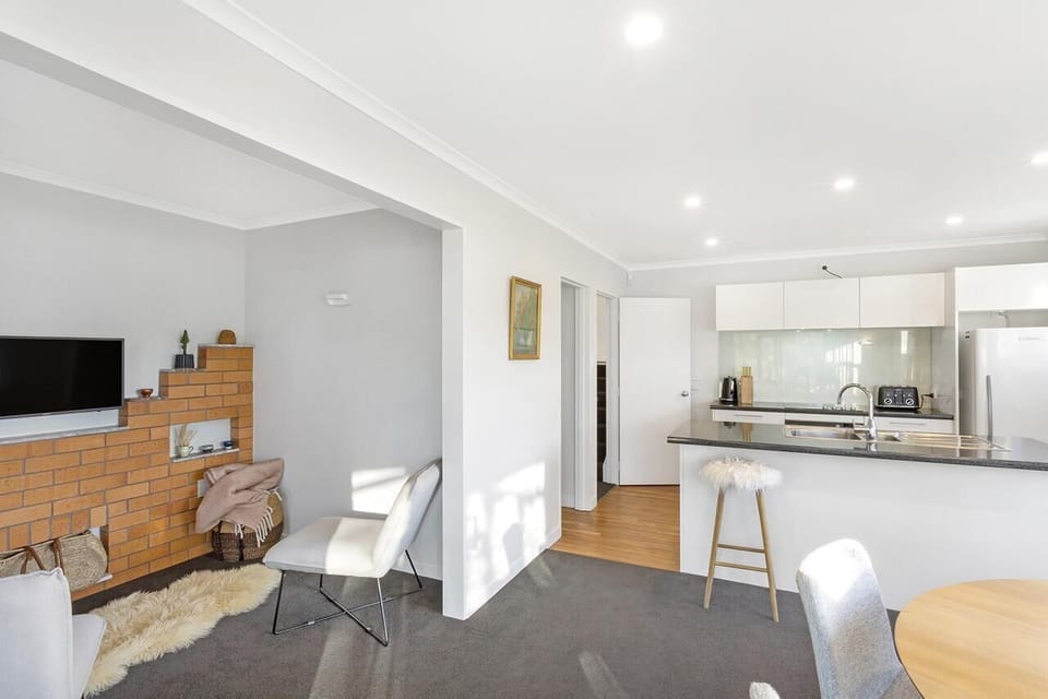 Comfort House, 3 Bedrooms | Living area | Flat-screen TV