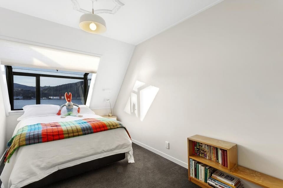 Comfort House, 3 Bedrooms | Blackout drapes, iron/ironing board, free WiFi, bed sheets
