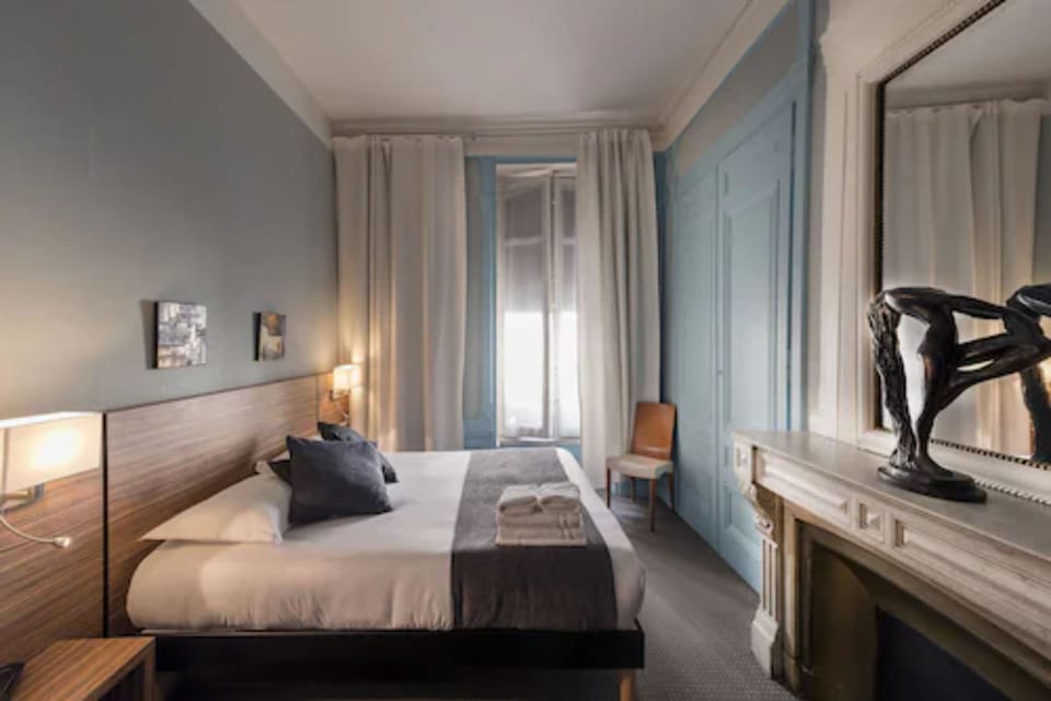 Club Double Room, 1 Queen Bed | In-room safe, individually decorated, individually furnished, desk