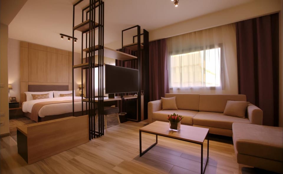 Executive Suite | Egyptian cotton sheets, premium bedding, down comforters, pillowtop beds