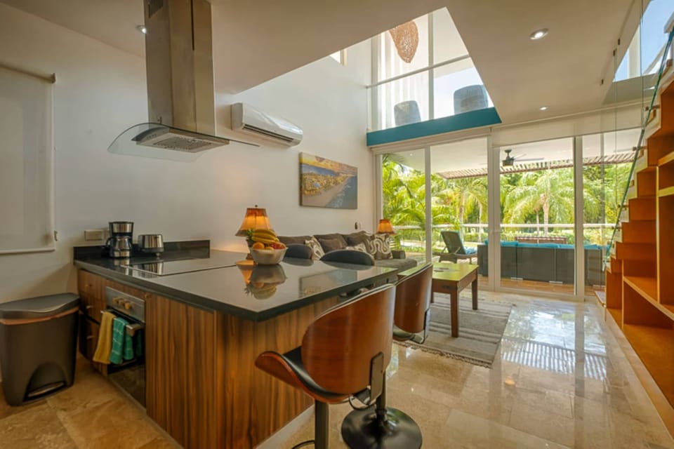 Condo, 2 Bedrooms, Balcony, Pool View | Interior