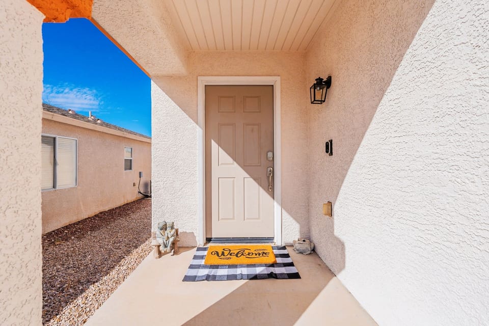 Such an inviting front entry way. The porch light turns on automatically at night.