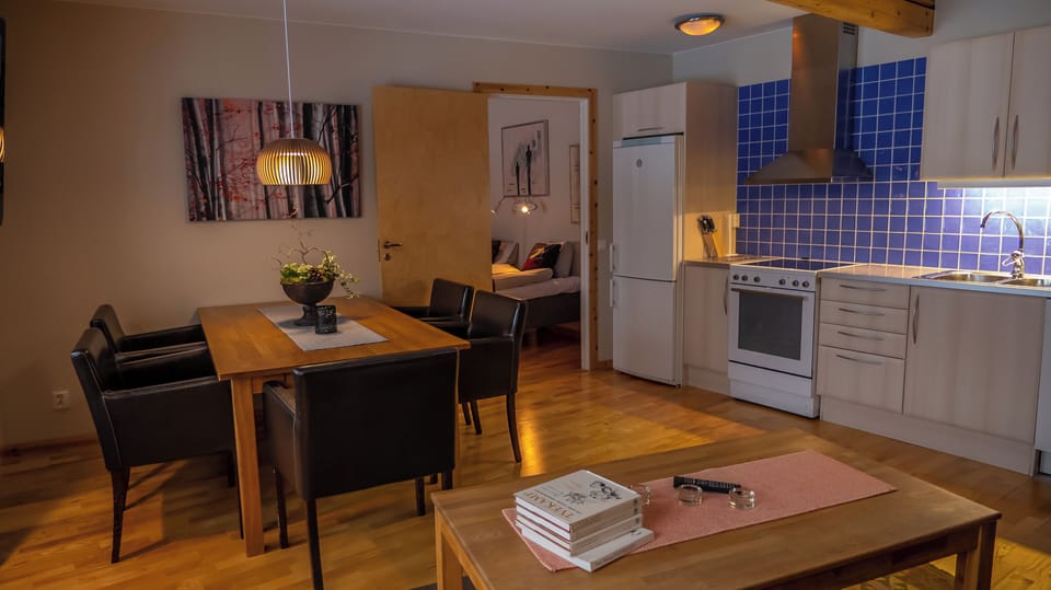 Apartment suite | Private kitchen | Dining table