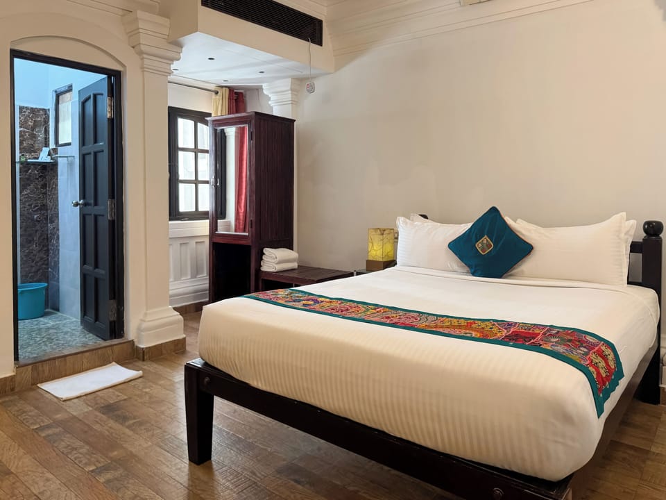 Classic Double Room | Minibar, in-room safe, iron/ironing board, rollaway beds
