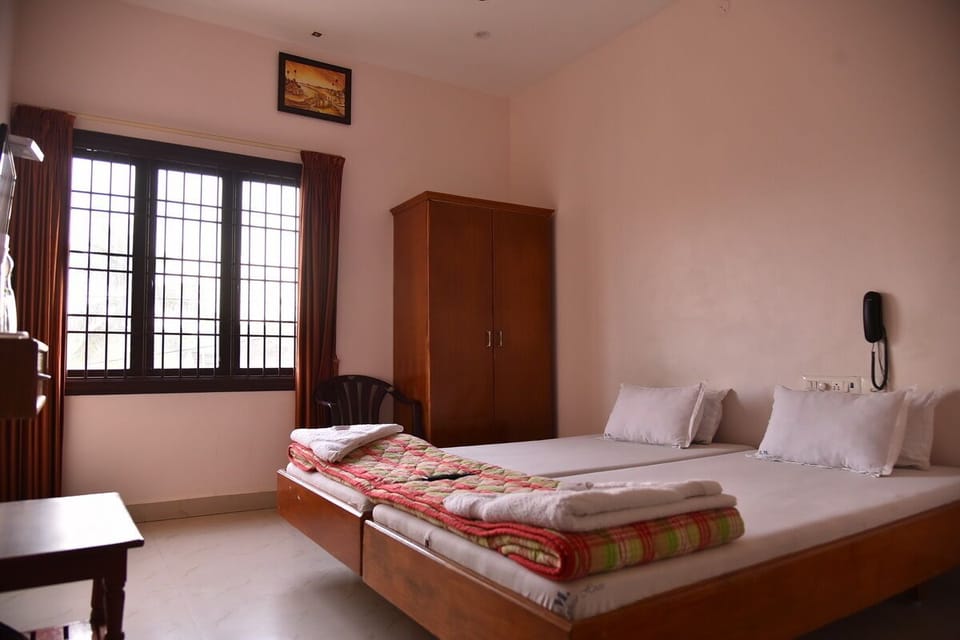 Deluxe Room | Individually furnished, bed sheets