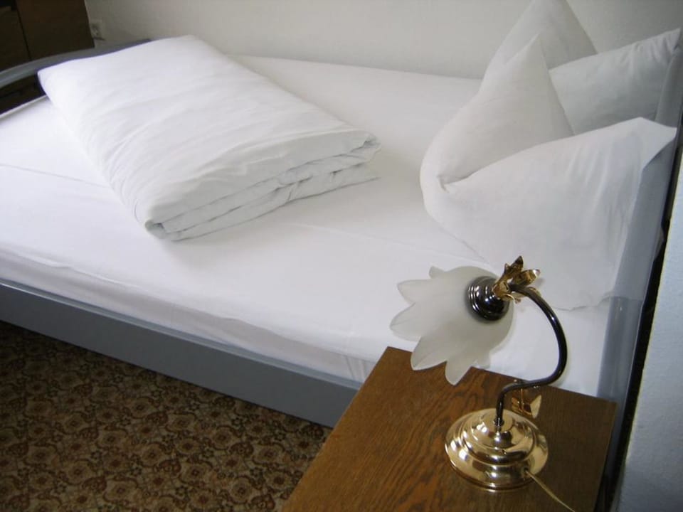 Single Room | Desk, free cribs/infant beds, rollaway beds, free WiFi