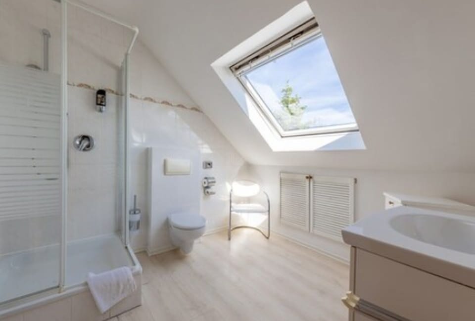 Shower, free toiletries, hair dryer, towels