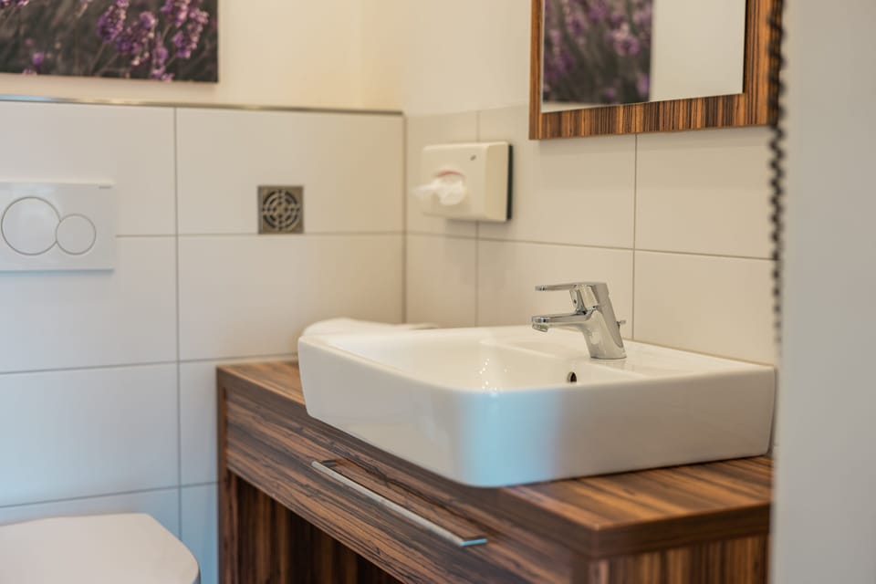 Comfort Room | Bathroom sink