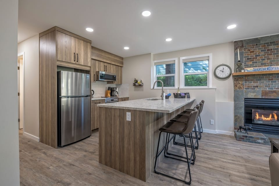  Brand New Upgraded Kitchen with a Large Granite Countertop Island