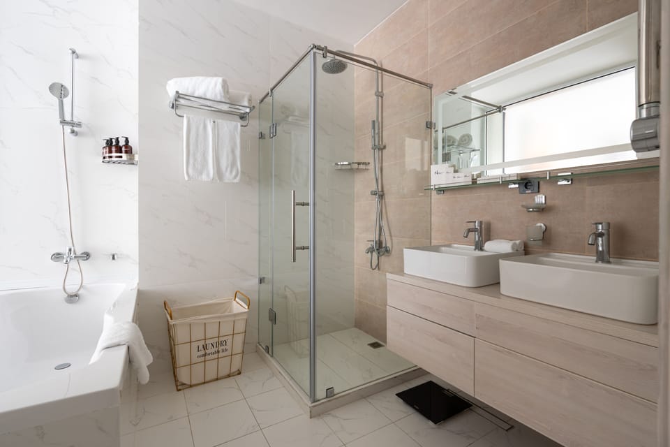 Royal Room | Bathroom | Hair dryer, bathrobes, slippers, bidet