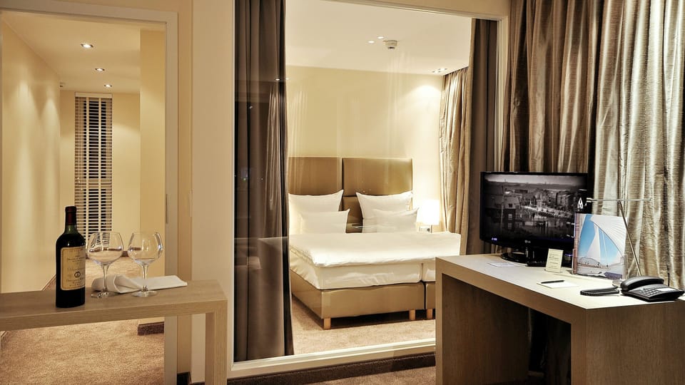 Panorama Suite with balcony "AndMoreSuite+View" | Hypo-allergenic bedding, in-room safe, individually decorated