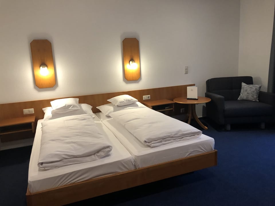 Family Double Room | Desk, blackout drapes, free WiFi, bed sheets
