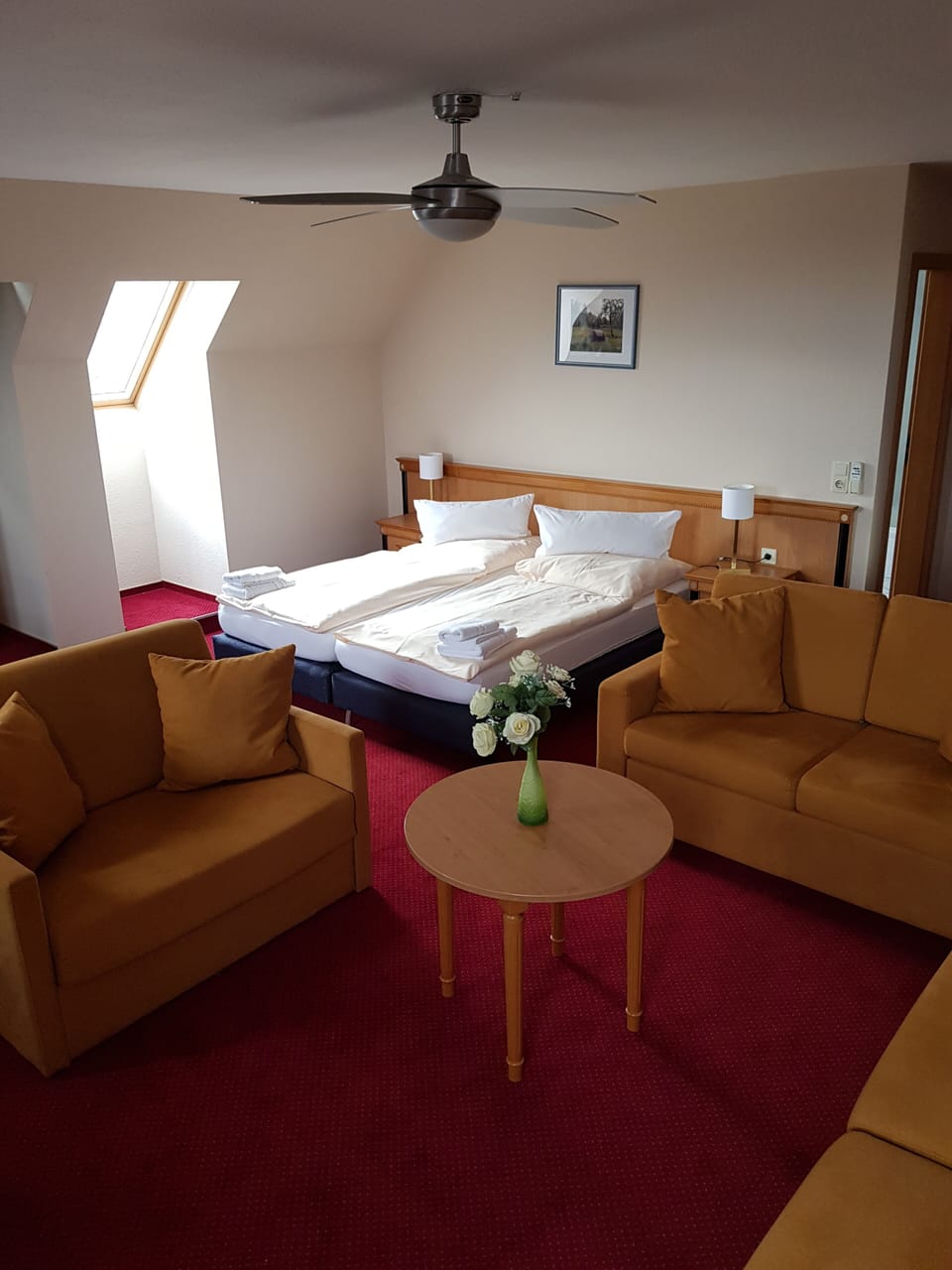 Suite | Desk, free WiFi, bed sheets