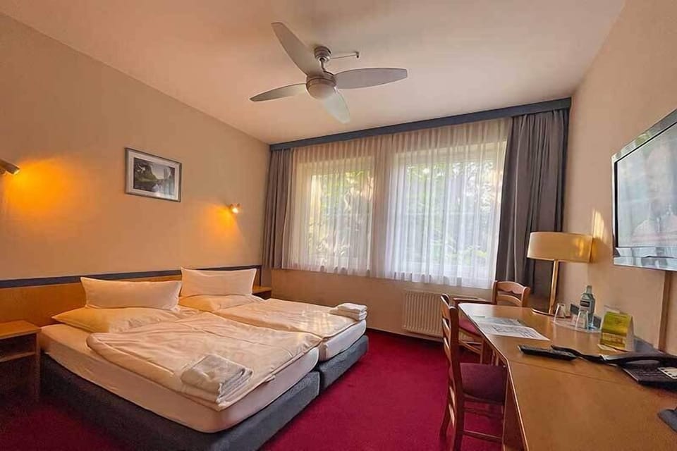 Standard Double Room | Desk, free WiFi, bed sheets
