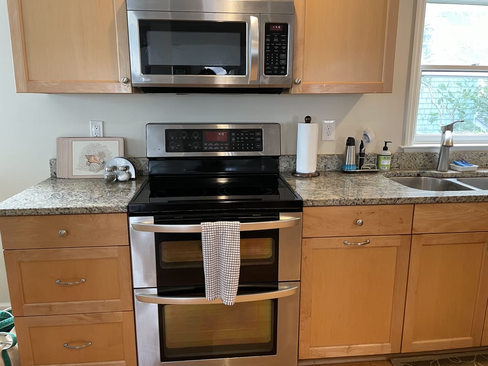 Stainless Steel Double Oven with Ceramic cooktop and microwave. Granite counters