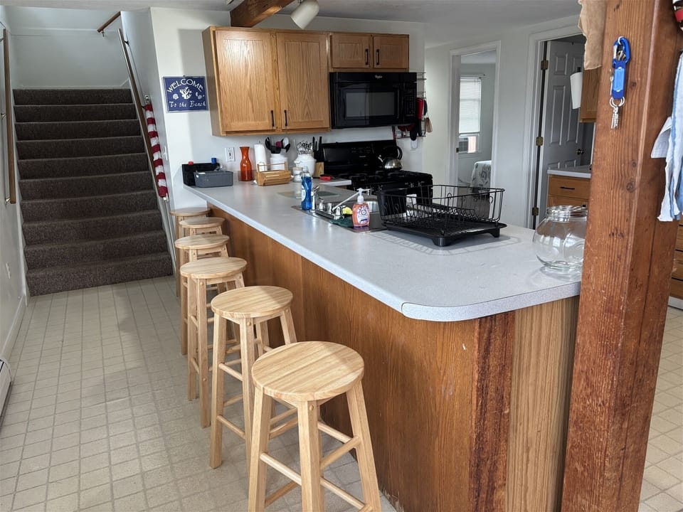 eat-in kitchen