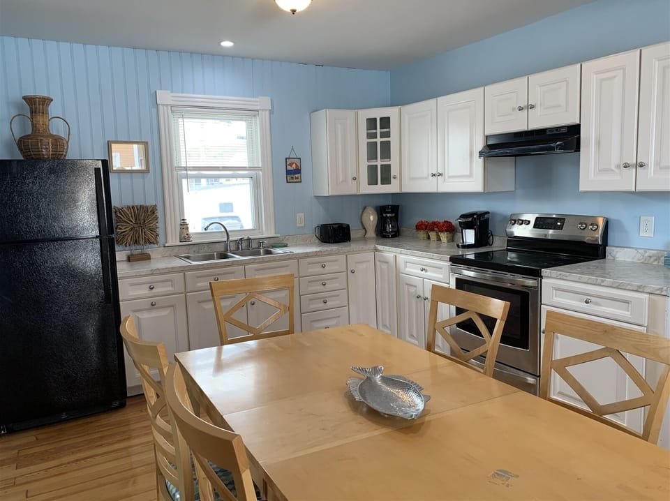Eat-in Kitchen