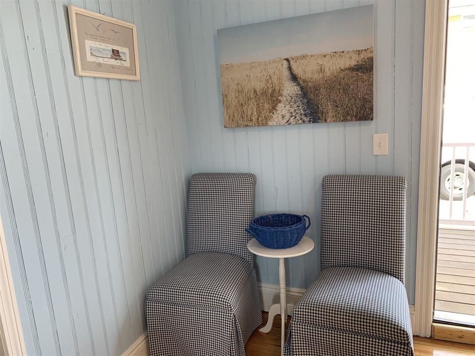 Sitting Area off kitchen
