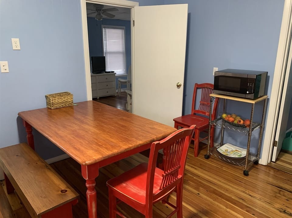 Eat-in kitchen