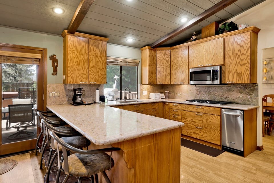 Cozy dining space with seating for six, blending comfort and style, ideal for family dinners and guest gatherings