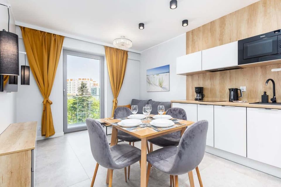 Fully equipped kitchenette. 
