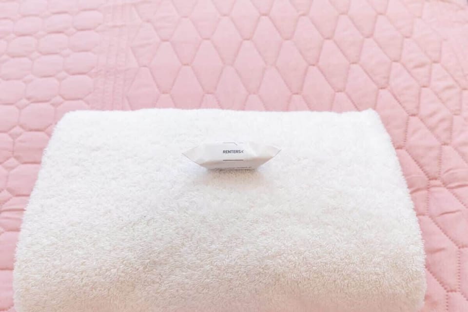 A quiet bedroom perfect for relaxing. 