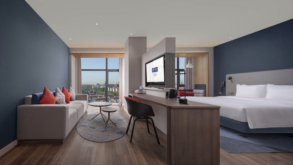Suite, 1 King Bed (Living Area) | Down comforters, in-room safe, desk, blackout drapes