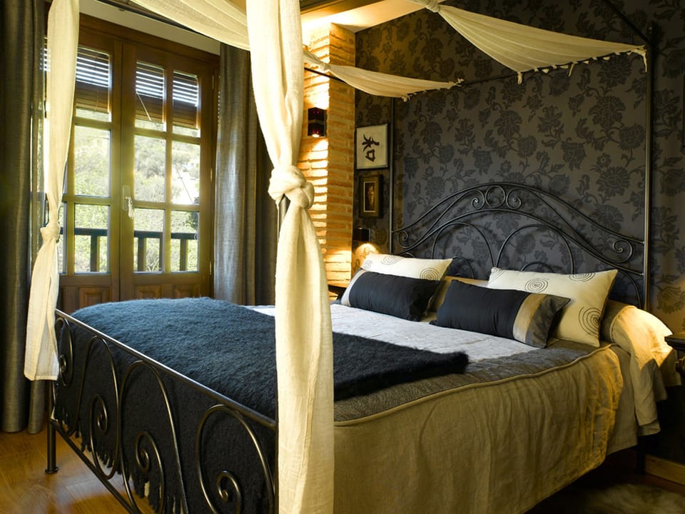 Premium bedding, pillowtop beds, minibar, in-room safe