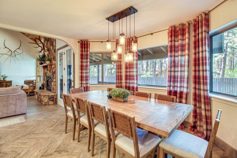 Dining Area | Dishware/Flatware Available | High Chair