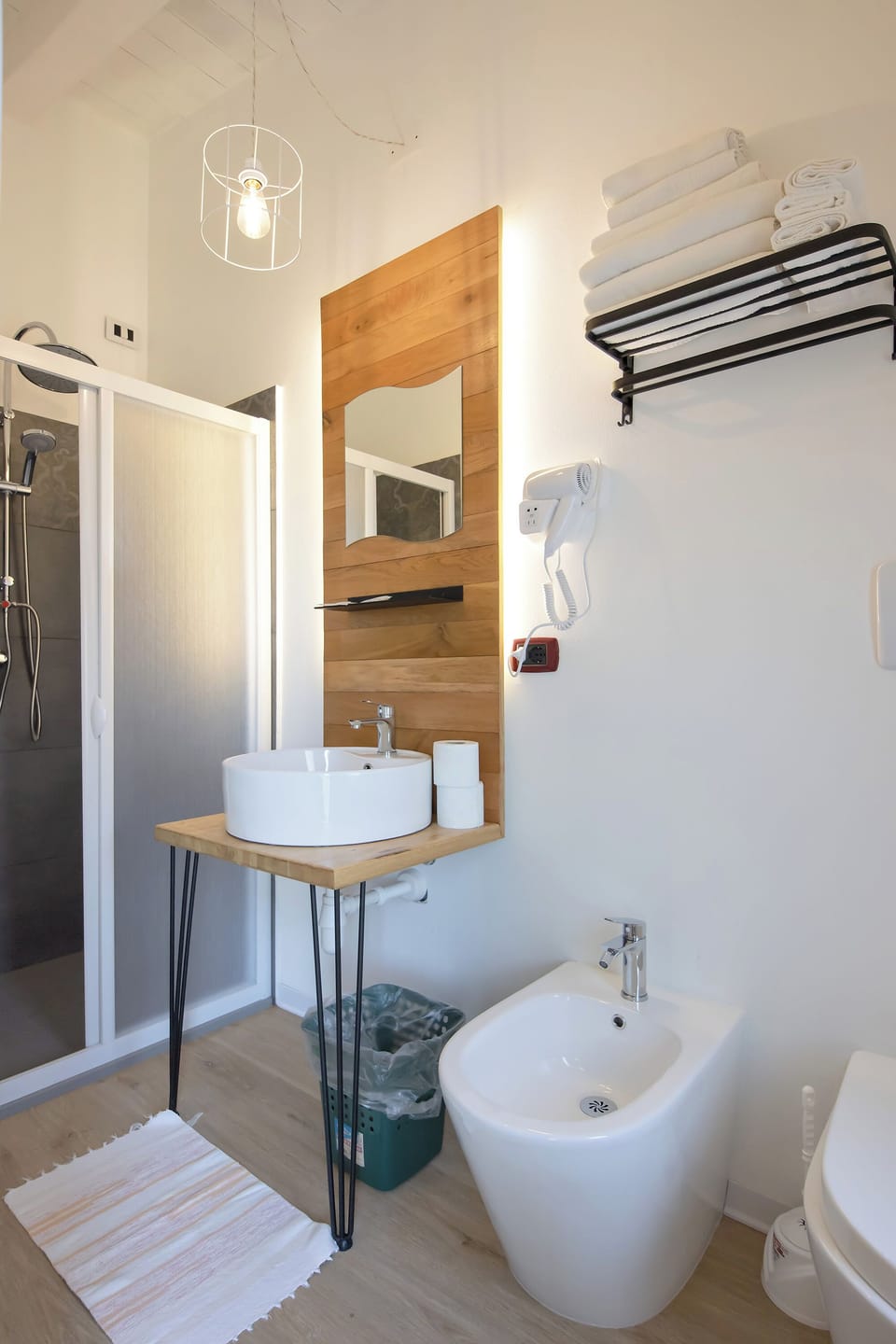 Exclusive Room, Balcony | Bathroom | Shower, hair dryer, bidet, towels