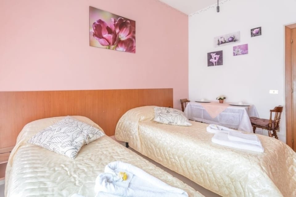 Double Room, Shared Bathroom | Rollaway beds, free WiFi