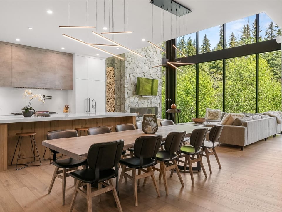 Bright and open concept grand room, kitchen and dining area