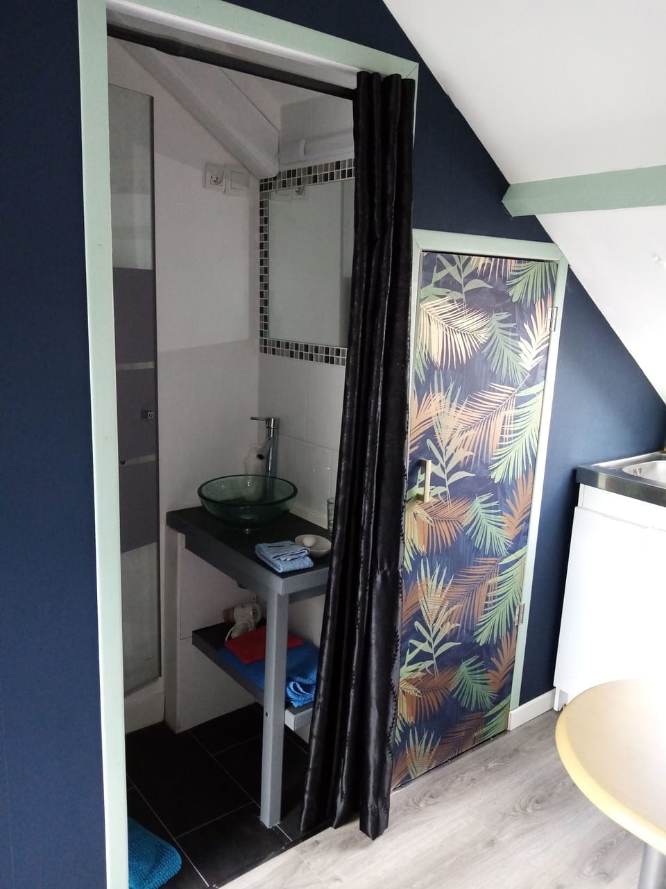 Free toiletries, hair dryer