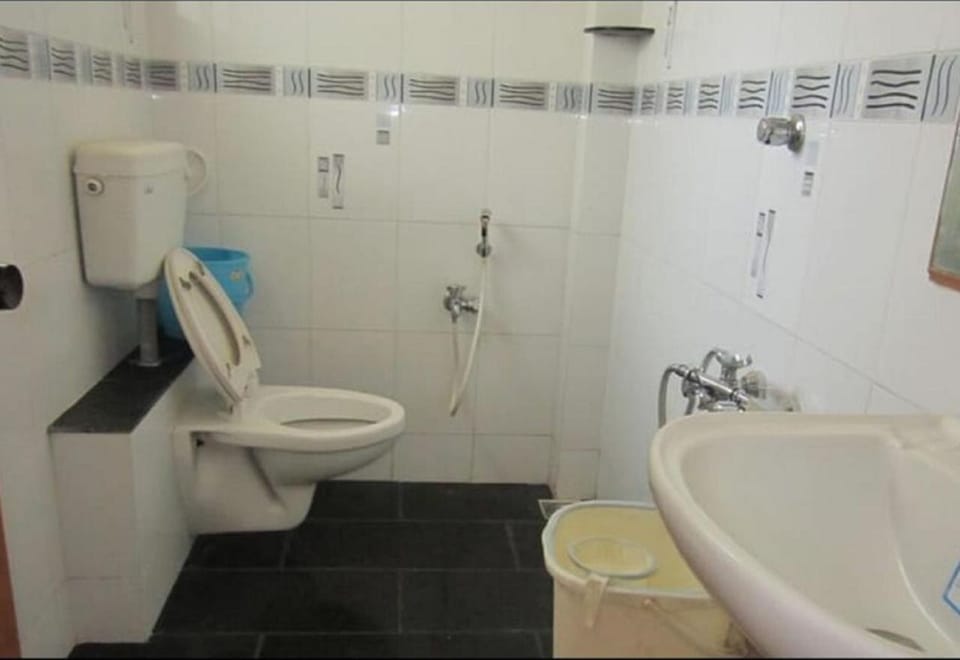 Standard Double Room | Bathroom | Shower, towels, soap, toilet paper