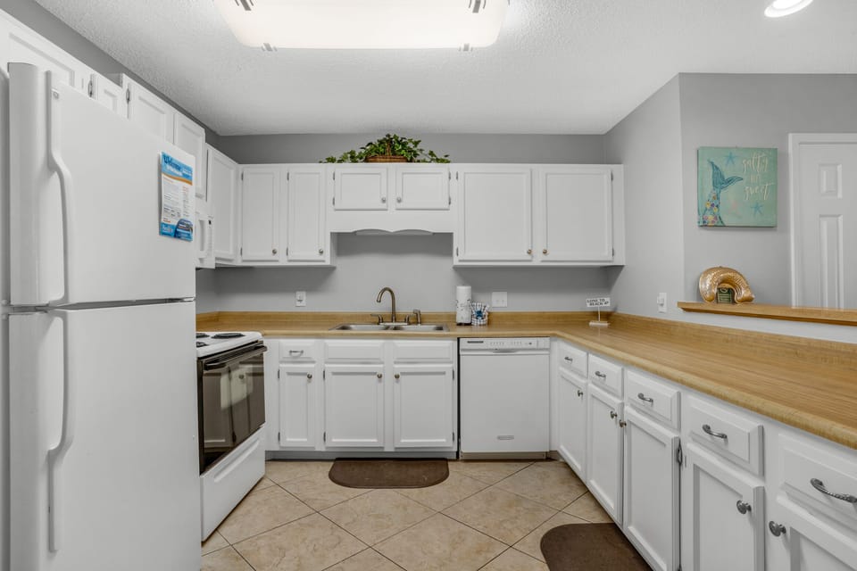 Full kitchen