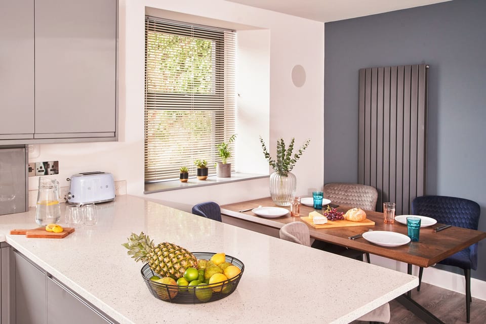 Fresh Escapes - Harbour Breeze - Hot Tub - Torquay - Sleeps 4