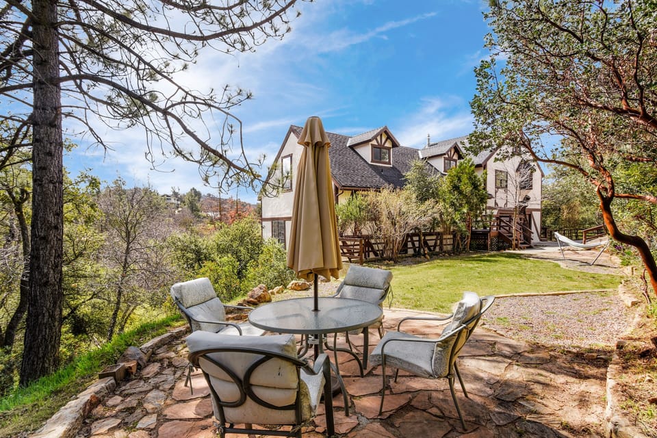 Nice front yard with seating
