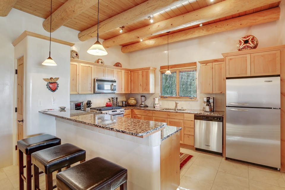 Breakfast Bar - Countertop Seating For 3