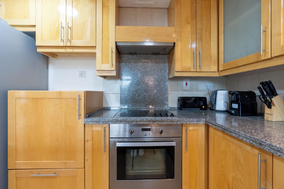 Comfort Apartment | Private kitchen | Fridge, microwave, electric kettle, cookware/dishes/utensils