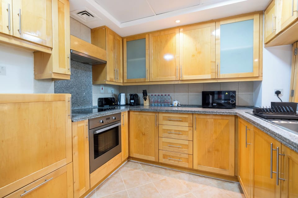 Comfort Apartment | Private kitchen | Fridge, microwave, electric kettle, cookware/dishes/utensils