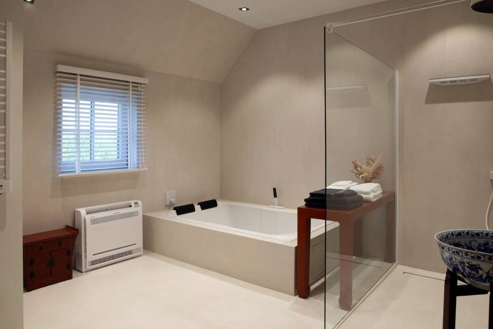 Villa | Bathroom | Separate tub and shower, deep soaking tub, hair dryer, towels