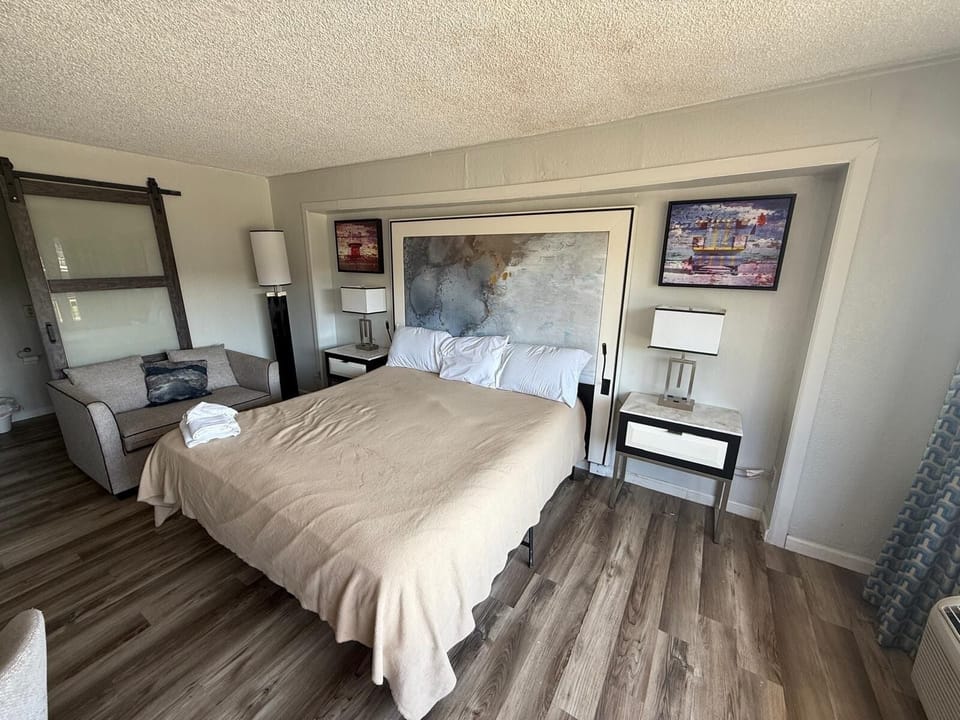 Blackout drapes, WiFi (free), bed sheets