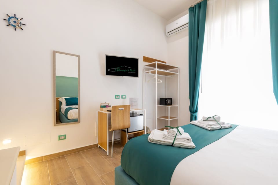 Double Room, Balcony | In-room safe, desk, soundproofing, WiFi (free)