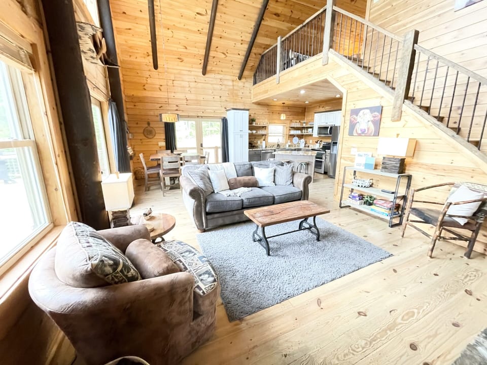 The entire cabin is bright, airy, and open! 