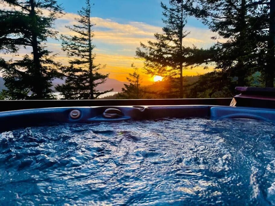 You can’t beat this hot tub view! 5 seater hot tub with a lounge seat.
